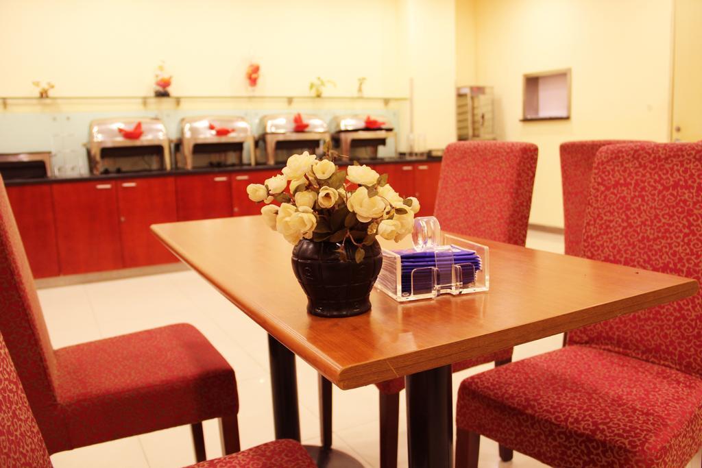 Hanting Hotel Shanghai Hongqiao Railway Station Huqingping Highway Esterno foto